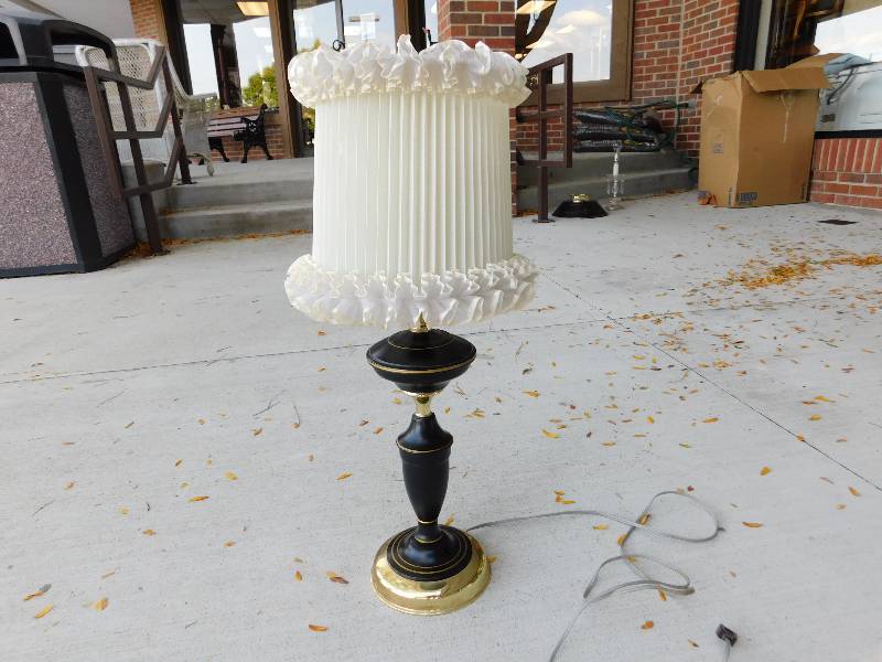 lot 8292 image: 25 Frill  Metallic Lamp. Interior Half Round Bowl for Bulb.
