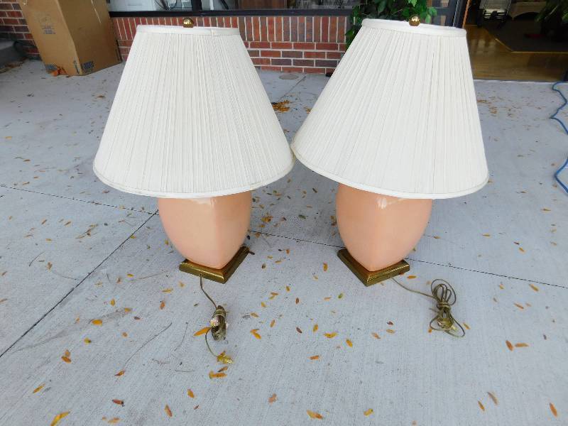 lot 8294 image: Matching 27 Salmon Pink Crackle Glass Lamps.