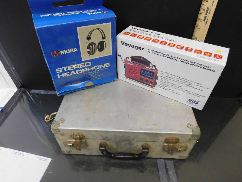lot 8027 image: Voyager Kaito Solar & Crank Powered Radio Cell Phone Charger  Mura Model SP-194  Metallic Box.
