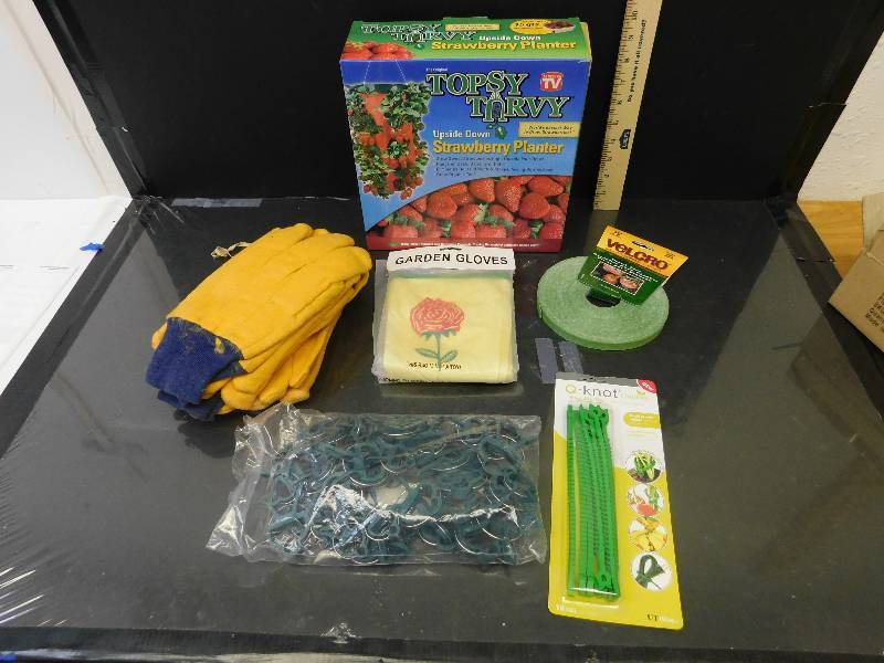 lot 8029 image: Assorted Indoor and Outdoor Garden Supplies.