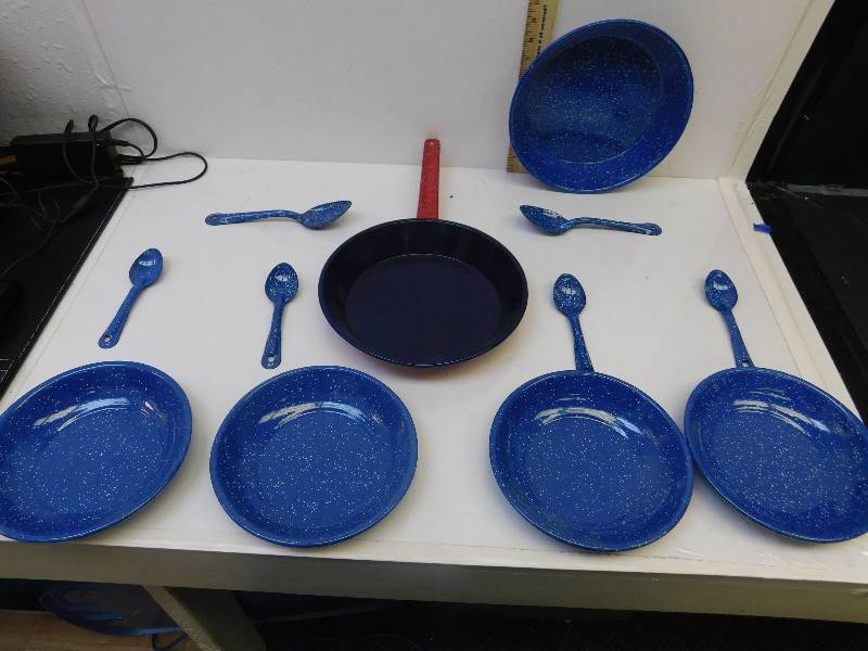 lot 8076 image: Replica Vintage Enamelware.  Skillet w 2 Serving Spoons. Pie Baker w 4 Spoons and Bowls.