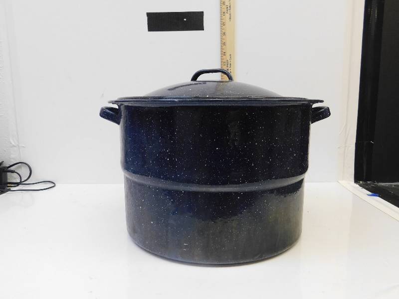 lot 8083 image: 2 Tier Utility Boiler w Rack and Handled Clamps for Jars.
