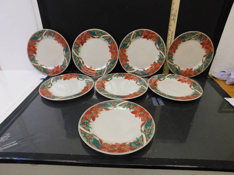 lot 8097 image: Gibson Brand China KitchenWare 8 Matching Dinner Plates.