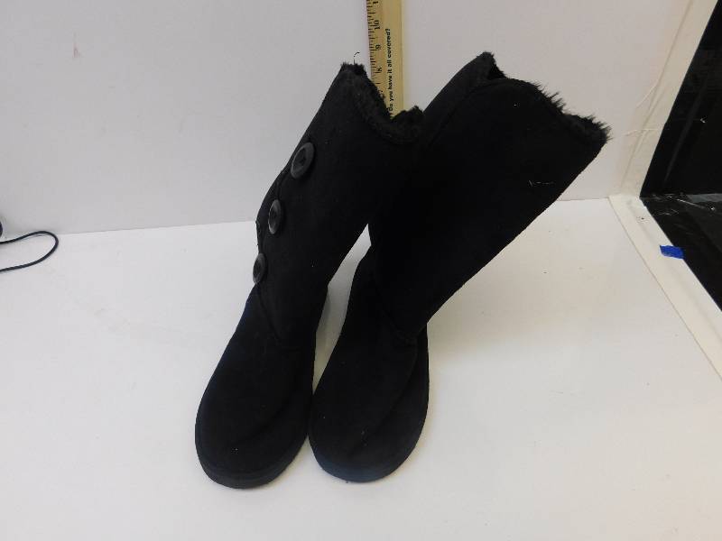 lot 8104 image: Womans Micro Fiber Vanity Brand Ugg Inspired Black Boots.