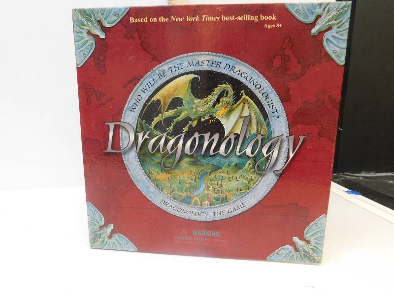lot 8118 image: Dragonology Boardgame.