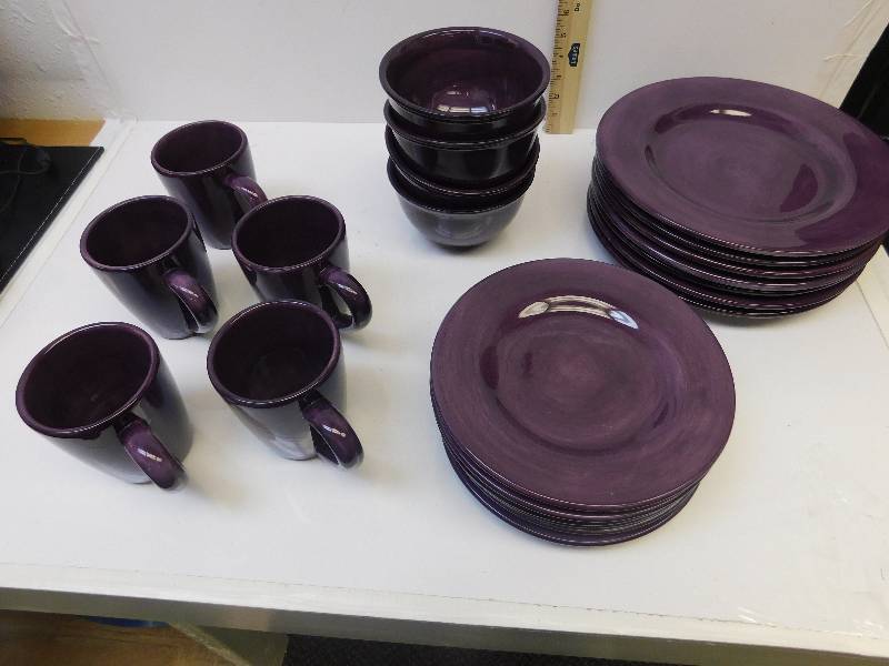 lot 8129 image: Corsica - Hand Painted KitchenDishware Collection.