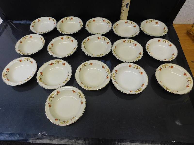 lot 8146 image: HALLs Superior Quality Kitchenware.  16 Salad  Cereal Bowls.