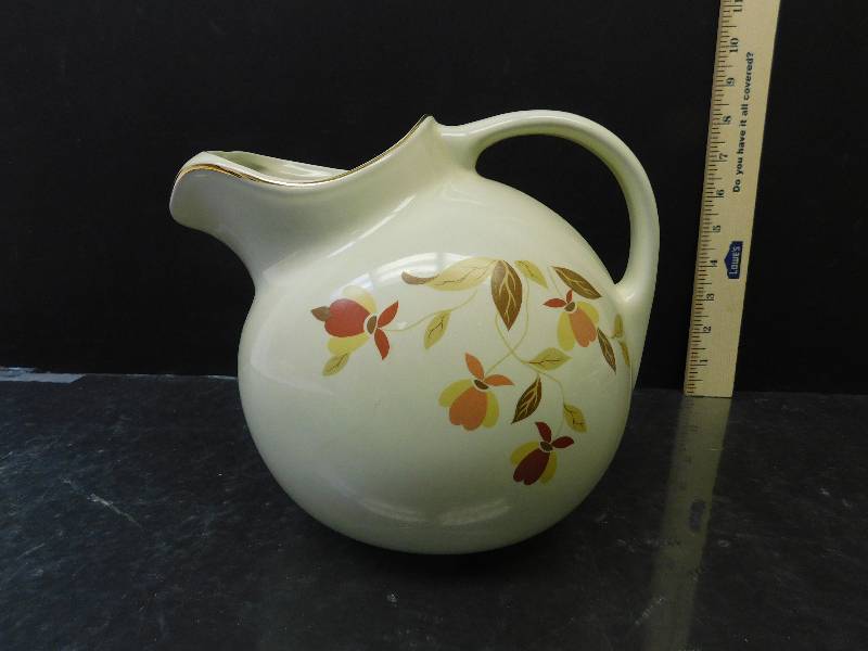 lot 8152 image: HALLs Superior Quality Kitchenware.  Handled Water Pitcher w Ice Stopper.