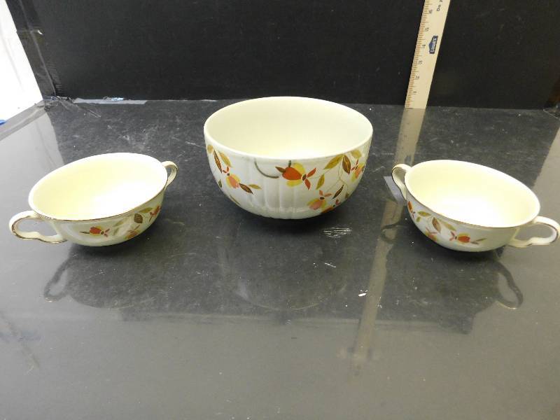 lot 8160 image: HALLs Superior Quality Kitchenware.  Servers Bowl w 2 Handled Soup Bowls.
