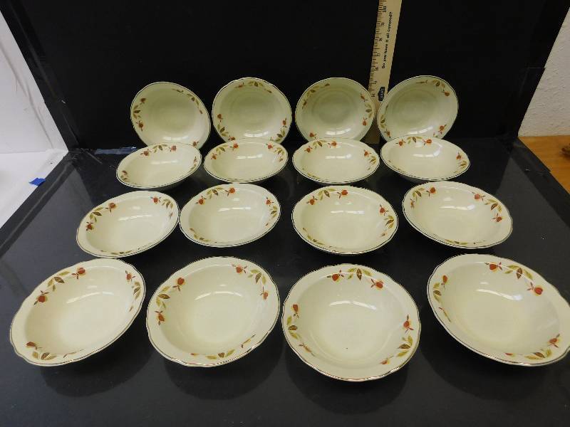 lot 8167 image: HALLs Superior Quality Kitchenware.  16 Salad  Cereal  Soup Bowls.