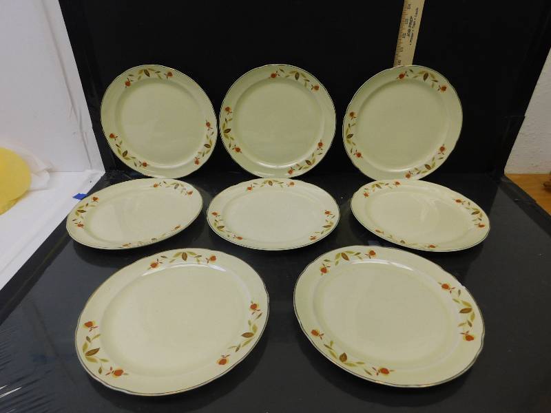 lot 8170 image: HALLs Superior Quality Kitchenware.  8 Large Dinner Plates.