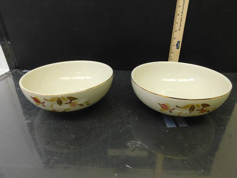lot 8172 image: HALLs Superior Quality Kitchenware.  Two Large Bowls.