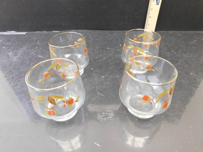 lot 8178 image: HALLs Superior Quality Kitchenware.  4 Clear Glass Gold Rimmed Scotch Cups.