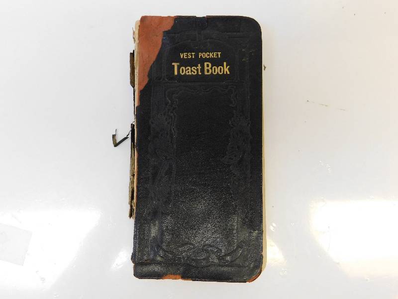 lot 8213 image: Vest Pocket Toast Book.  Antique Leatherbound book published 1909