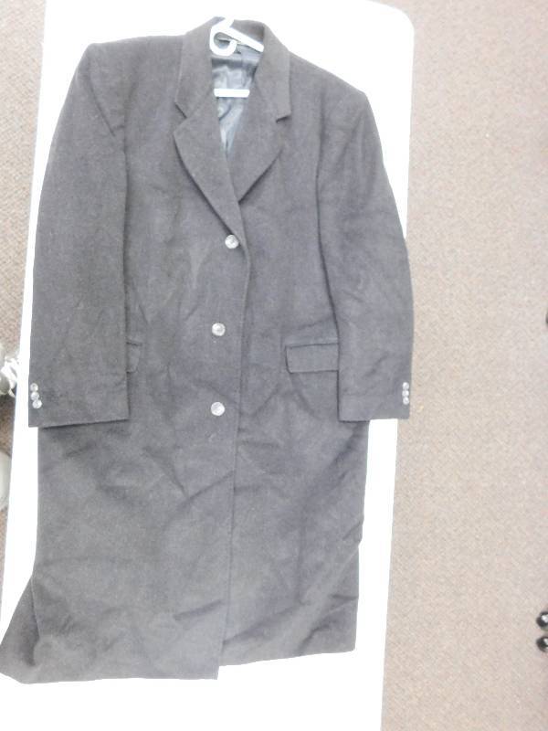 lot 8241 image: Large Cashmere Coat.