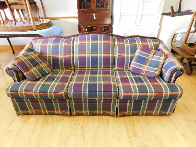 lot 8255 image: Broyhill Three Person Couch. Wooden Legs. Clean Fabrics. No tears. This is a Cherry.