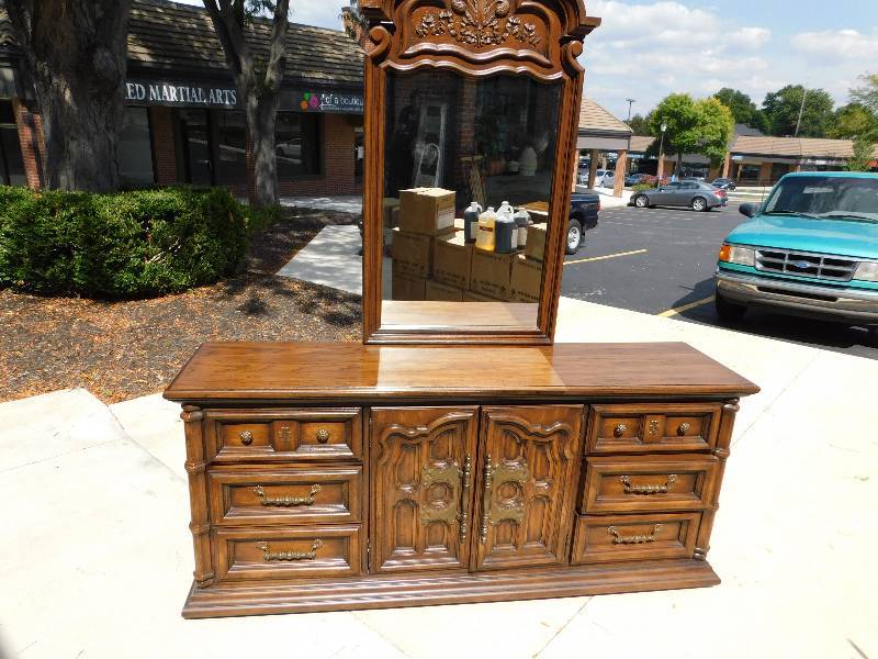 lot 8260 image: 32 T, 72 W, 19 D. Dresser with Center Mirror. See Images for Brand Markings.