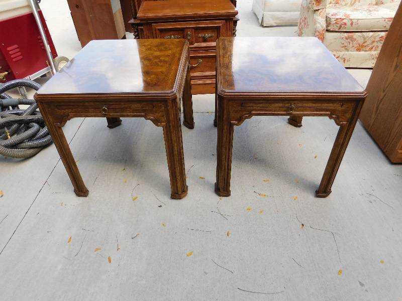 lot 8261 image: 22.5 T, 20 W, 26 D. Matching Drexel Parlor Tables w Ring Hold Slideout Cocktail Leaf.