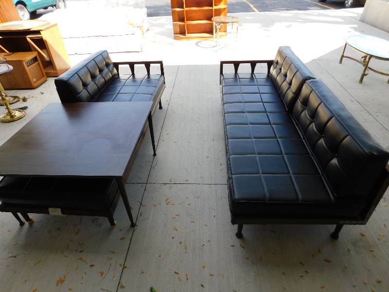 lot 8268 image: 28 T,  75 L, 30 D. Two Part Sectional  Vintage Couch  Bed & Matching Table.