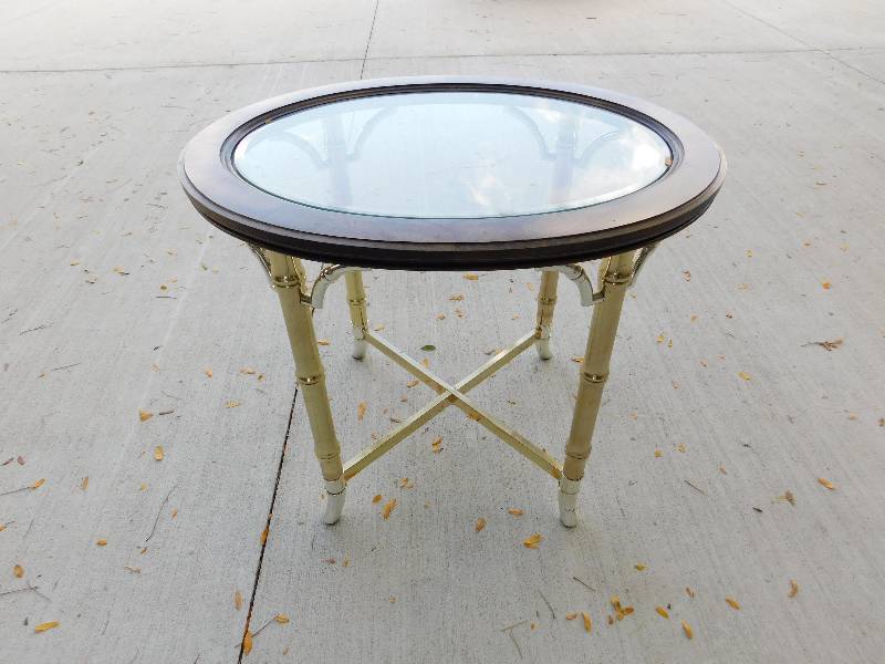 lot 8273 image: 22 T, 22  26 Oval Table w Removeable Glass Top.