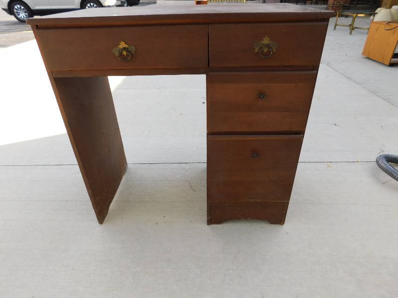 lot 8275 image: 30 T, 30 W, 17 D. Antique Childs Study Desk. Very Quality.