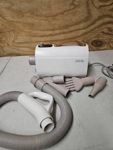 lot 423 image: ifurry dog hair dryer powers on no further testing
