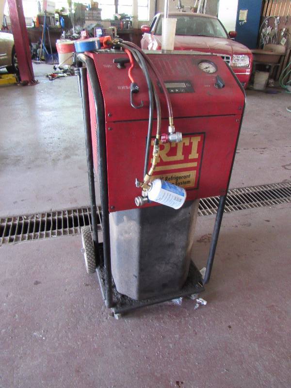 lot 4645 image: RTI AC Service Machine And Snap-On Gage Set