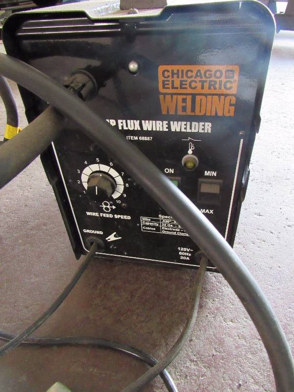 lot 4647 image: Chicago Electric Welding 90 Amp Flex Wire Welder