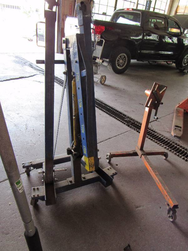 lot 4649 image: Goodyear Shop Crane And Allied Engine Stand