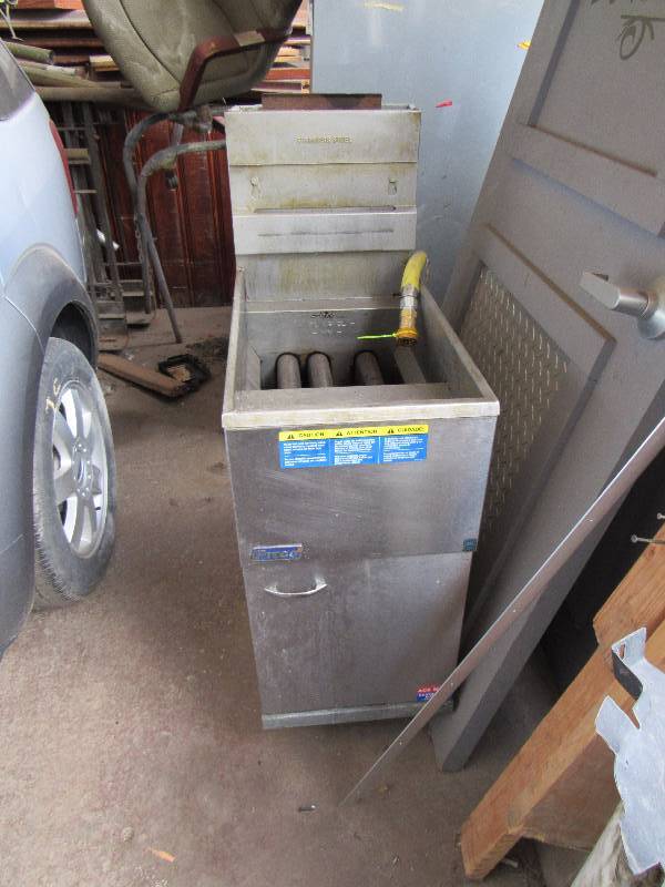 lot 4661 image: Pitco 35-Pound Gas Fryer
