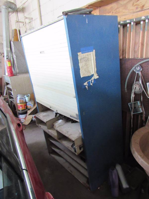 lot 4664 image: Rolling Front Metal Storage Cabinet
