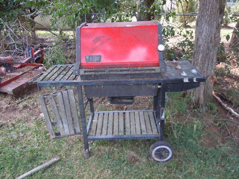 lot 828 image: Weber Grill