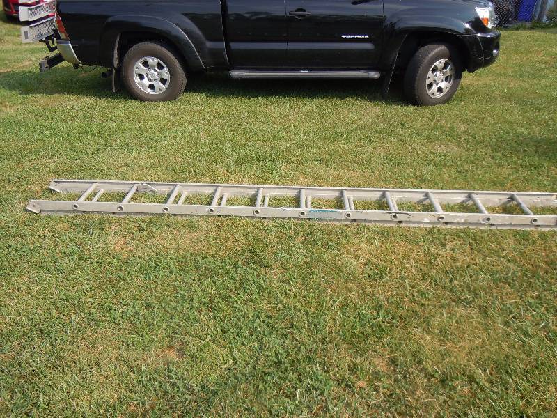 lot 565 image: Extension Ladder
