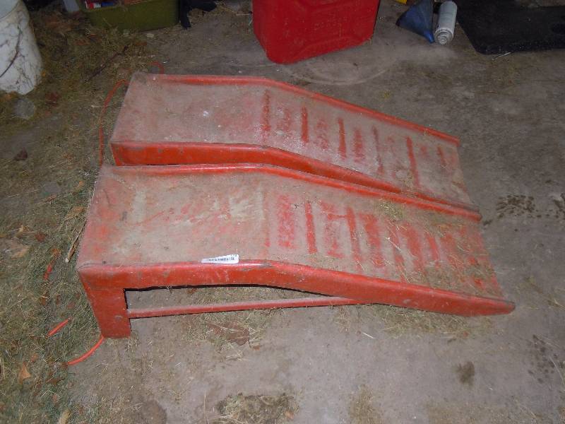 lot 573 image: Pair of Car Ramps
