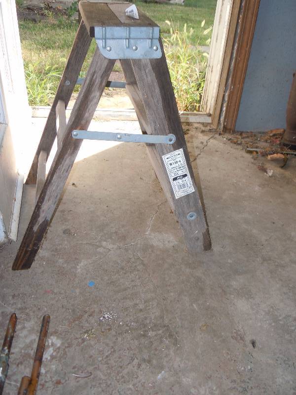 lot 586 image: Small Step Ladder