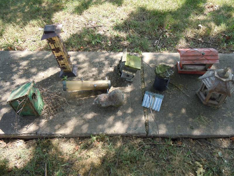 lot 683 image: Lot of Bird Houses