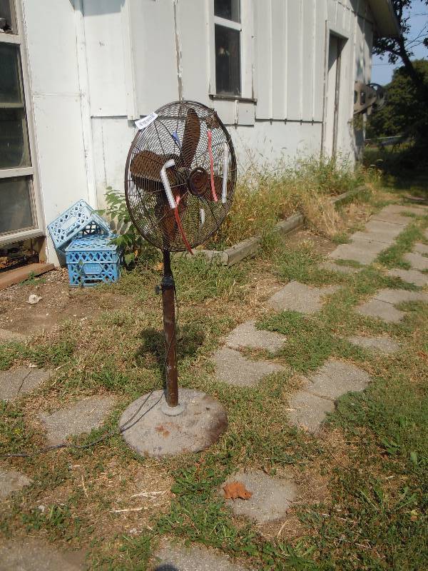 lot 684 image: Floor Fan