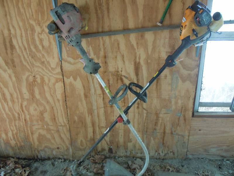lot 688 image: Weed Eater Lot