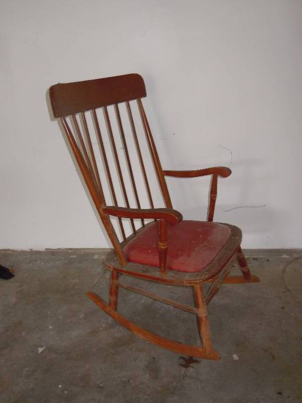 lot 802 image: Rocking Chair