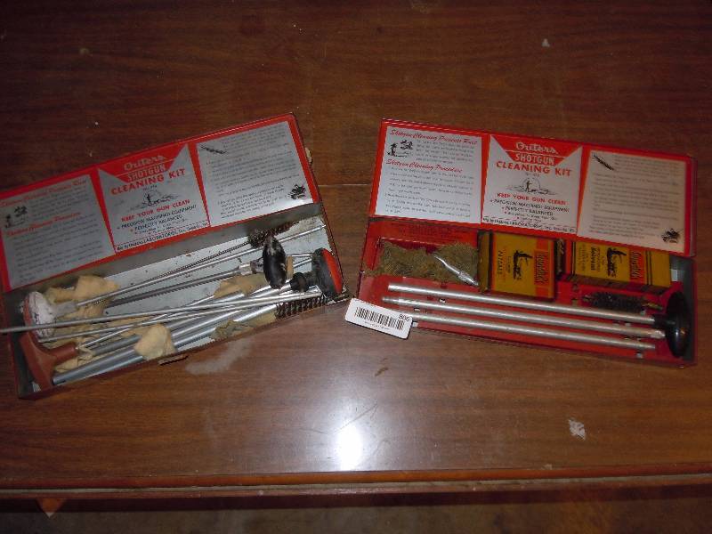 lot 806 image: Pair of Gun Cleaning Kits