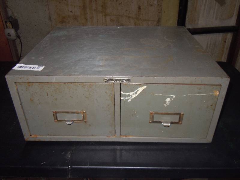 lot 814 image: Metal Filing Cabinet