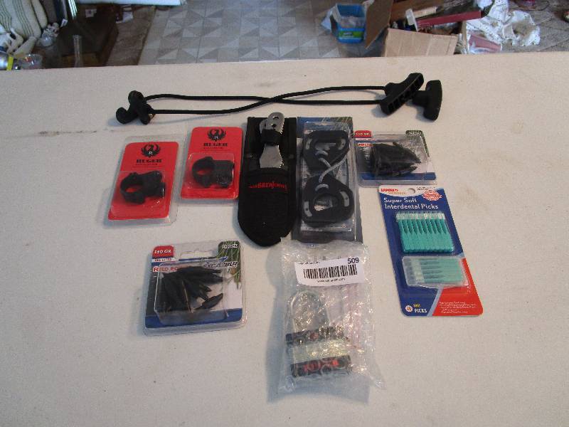 lot 509 image: Random Lot of Hunting Stuff