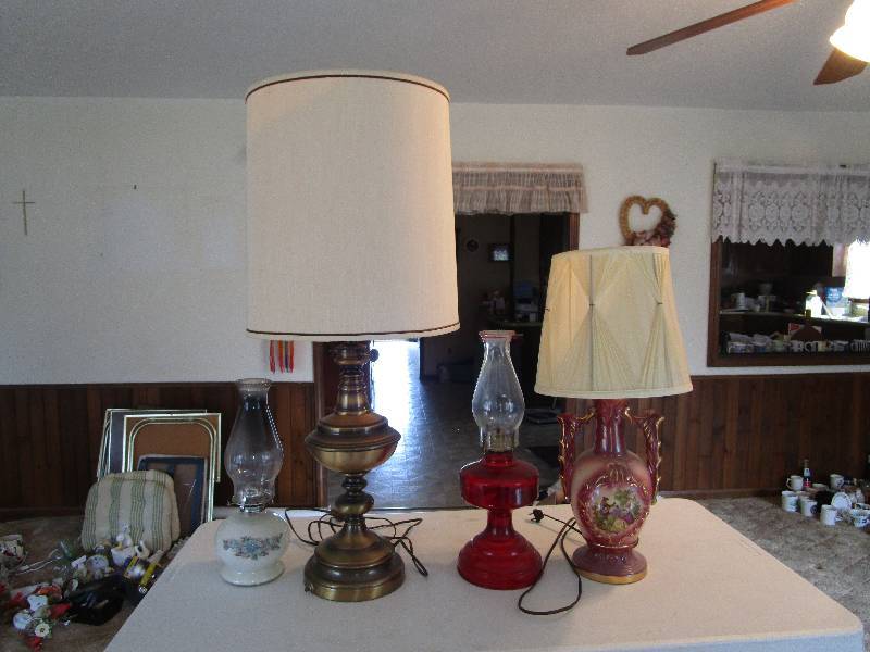 lot 516 image: Lot of Lamps
