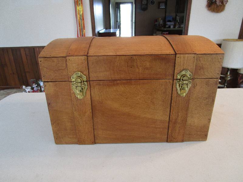 lot 768 image: Storage Chest