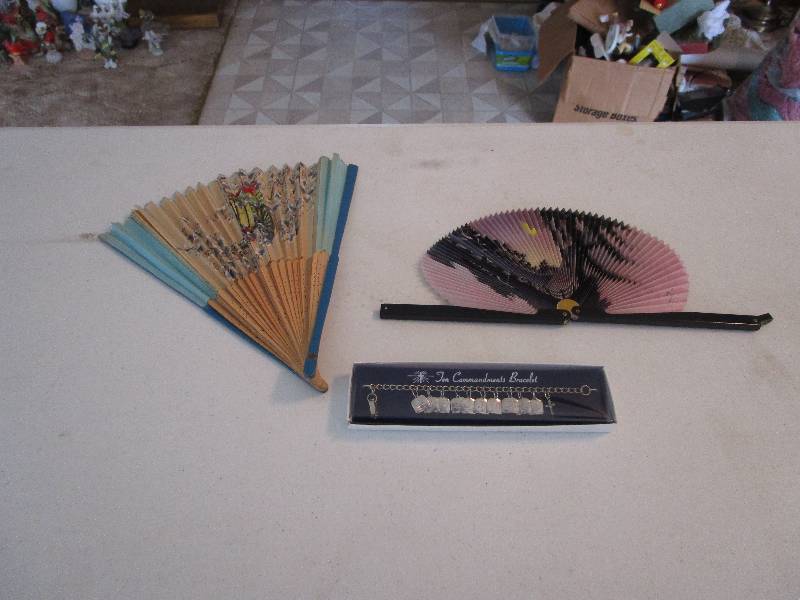 lot 761 image: Lot of Random Items