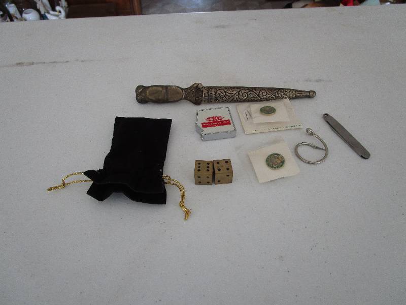 lot 757 image: Lot of Random Items