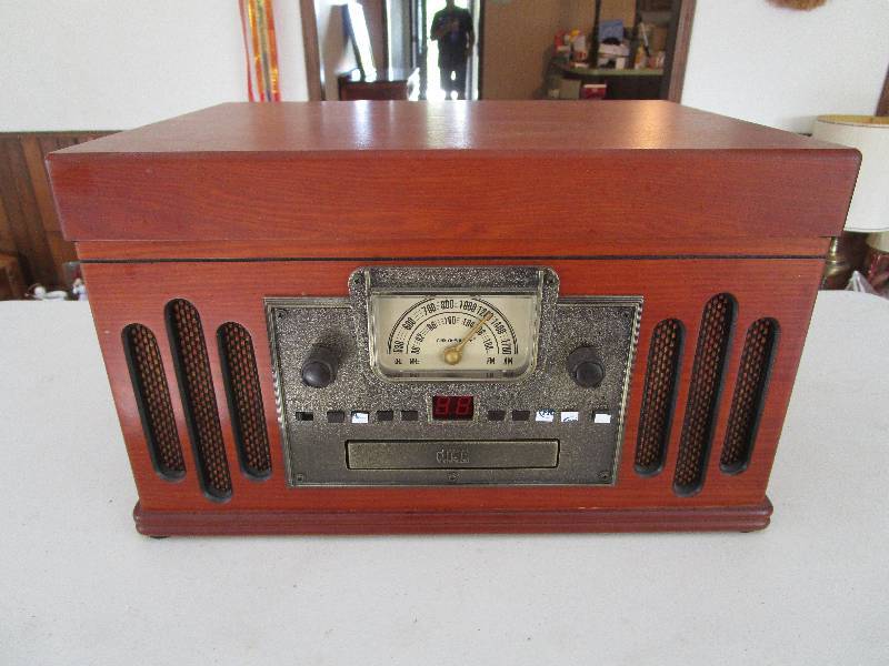 lot 518 image: Crosley Radio, Turntable etc