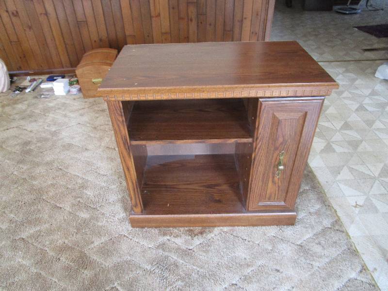 lot 746 image: Tv Stand