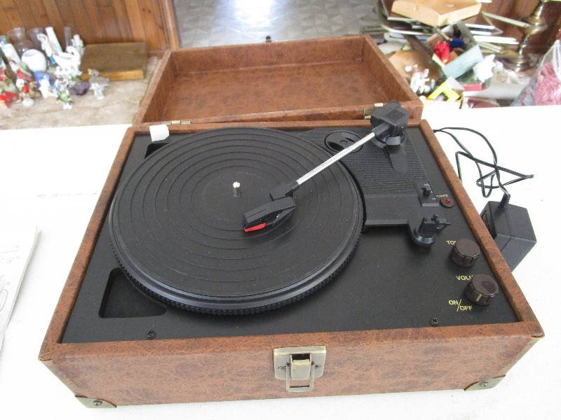 lot 741 image: Philco Turntable