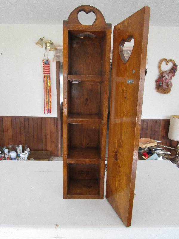 lot 649 image: Bathroom Storage Shelf